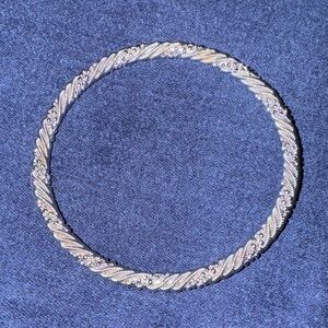 Beautiful vintage silver bangle bracelet - EUC!